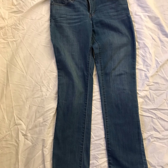 Levi’s Women’s Jeans - Picture 4 of 5